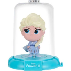 Die Eiskönigin 2 - Domez Serie 1 - Sammelfigur Mit Mini-Vitrine- 1 Stück -Spielzeug-Discounter dmz0421 dmz frozen 2 domez series 1 elsa